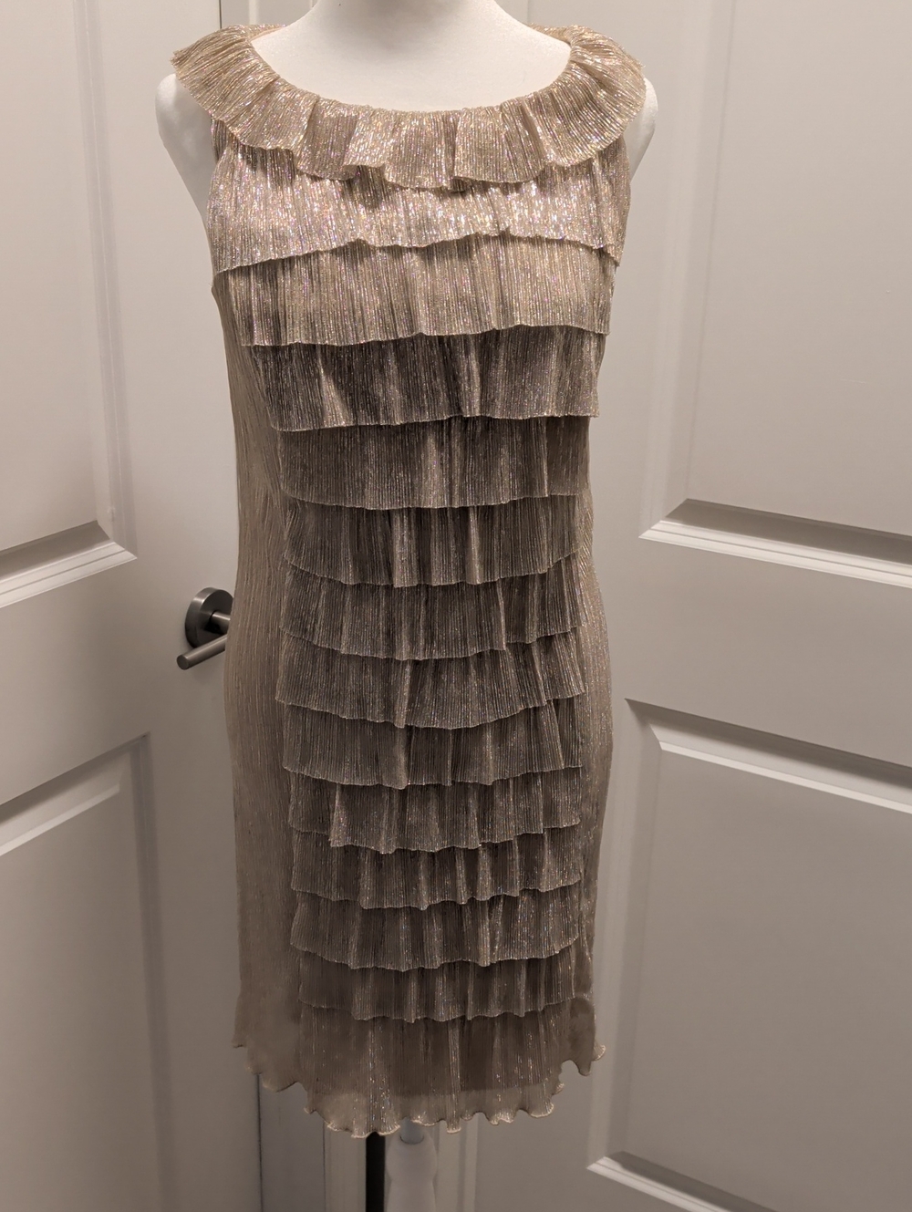 CONNECTED APPAREL Size 6 Pre-Owned Metallic Gold Dress with Champagne Lining